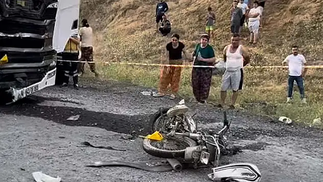 Çanakkale'de tır ile motosiklet çarpıştı: 2 ölü
