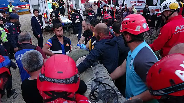 Çanakkale'deki toprak kaymasında göçük altında kalan 2 kişi hayatını kaybetti
