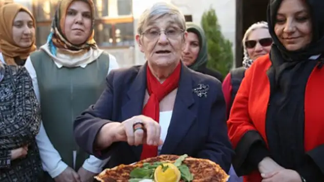 Canan Karatay: Kilo aldırmıyor, doya doya yiyin