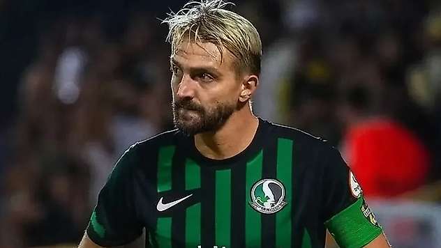 Caner Erkin, futbola veda etti