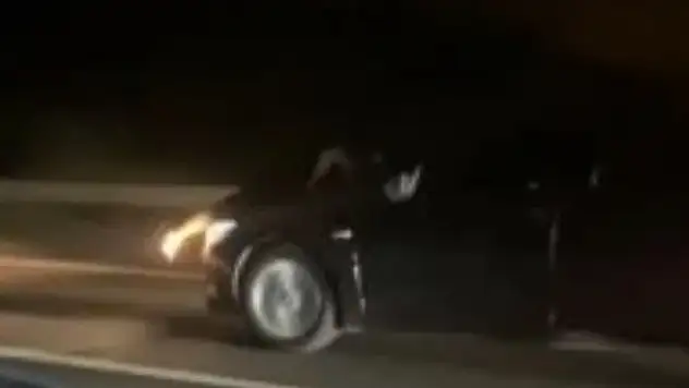 Canını böyle hiçe saydı: Babası tarafından kaçırılan oğlu için kaput üstünde kilometrelerce yol gitti