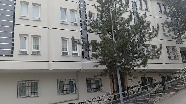Çankaya'da çökme oluşan apartmanda yaşayanlar tedbir amaçlı tahliye edildi