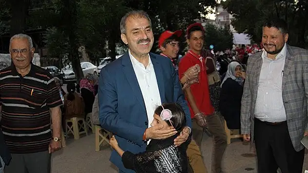 Çankırı'da 6 bin kişi sokakta iftar yaptı