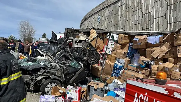 Çankırı'da katliam gibi kaza: 4 ölü, 2'si polis 3 yaralı