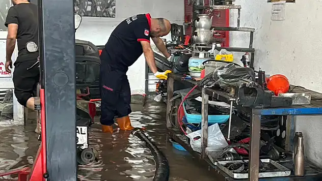 Çankırı'da sağanak etkili oldu: Ev, iş yeri ve tarım arazilerini su bastı
