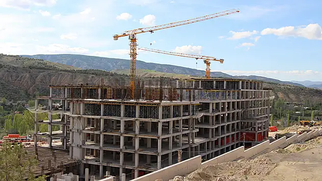 Çankırı'da vinçten düşen işçi yaşamını yitirdi
