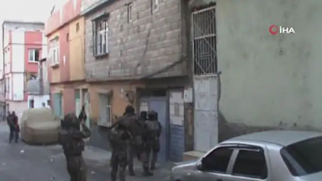 Canlı bomba ve bombalı araç yakalandı