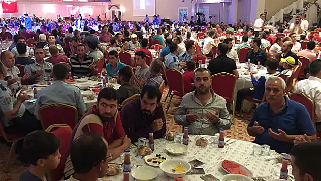 Cansum İnşaat'tan iftar yemeği