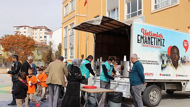 Cansuyu Derneği Karaman'da öğrencilere çorba dağıttı