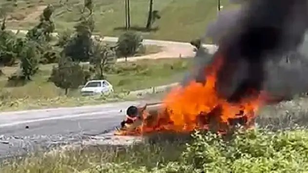 Çarpışan otomobillerden biri alev aldı 1 ölü, 7 yaralı
