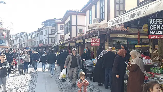 Çarşı-pazarda bayram hareketliliği başladı
