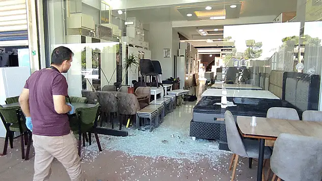 Çarşının ortasındaki silahlı kavgada 4 kişi yaralandı