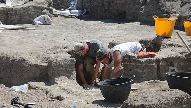 Çatalhöyük'te Neolitik evin hücre mekanlarında çoklu mezarlar bulundu