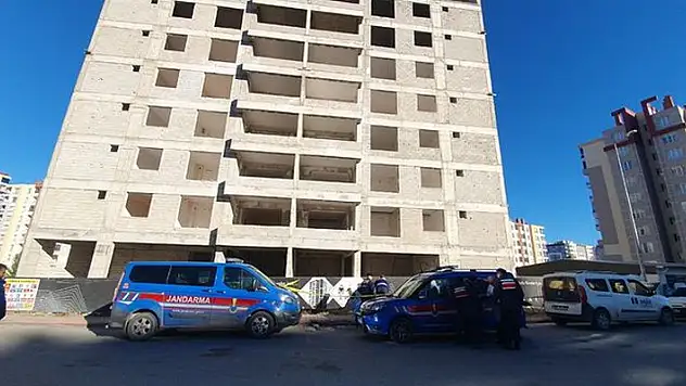 Çatı inşaatında feci son: 9. kattan düştü
