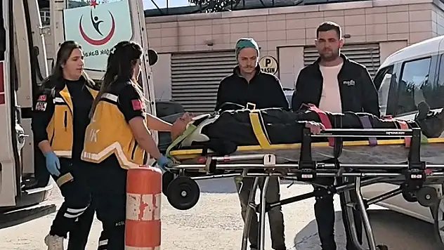 Çatıdan düşen elektrik teknikeri, ağır yaralandı