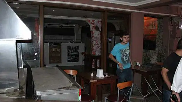 Çatısına baz istasyonu kurulan lokantayı dağıttılar