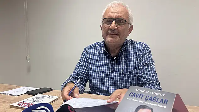 Cavit Çağlar'ın 'Fırtınalı Bir Yaşam Öyküsü' kitabı Konya'da konuşuldu