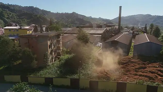 Çay fabrikasının tozu mahalle sakinlerini canından bezdirdi
