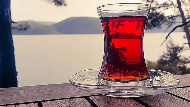 Çaykur çaya çok büyük zam yaptı! Turist çay 97 liradan 141 liraya yükseldi
