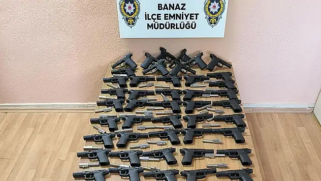 Çekici üzerinde taşınan araçtan 45 adet ruhsatsız tabanca bulundu
