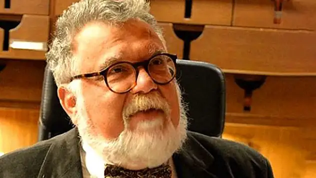 Celal Şengör'den tepki çekecek ifadeler: Kısacık bir etek giyinmiş, yakından bakayım dedim