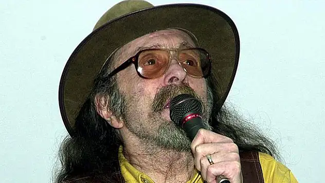 Cem Karaca'nın hayatını anlatan müzikli gösteri izleyiciyle buluştu