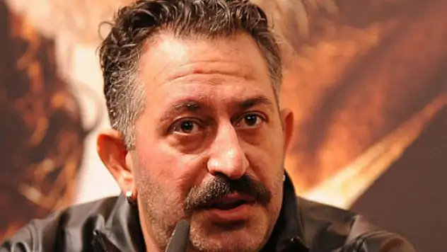 Cem Yılmaz ateş püskürdü