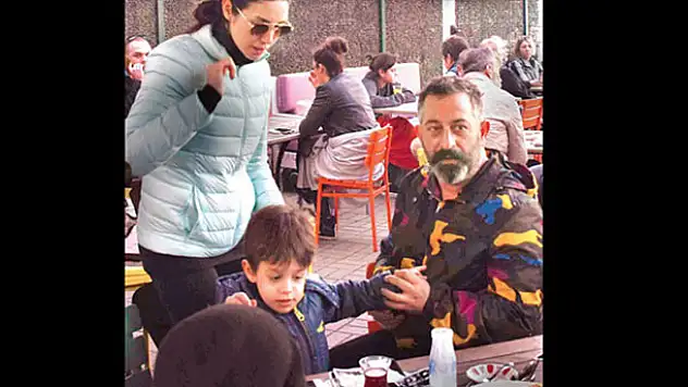Cem Yılmaz oğlu Kemal ile Bebek'te görüntülendi