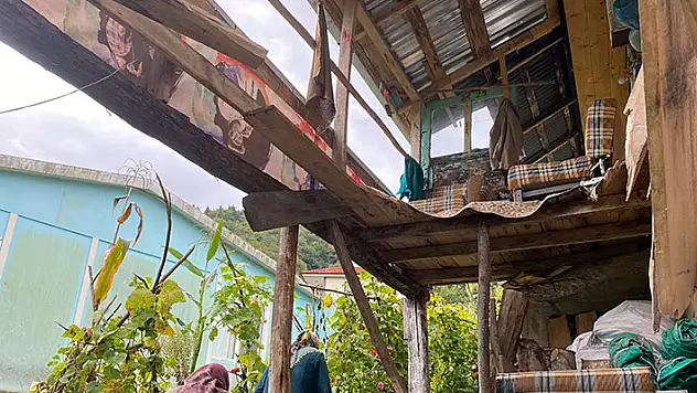 Cenaze evinde balkon çöktü: 13 yaralı