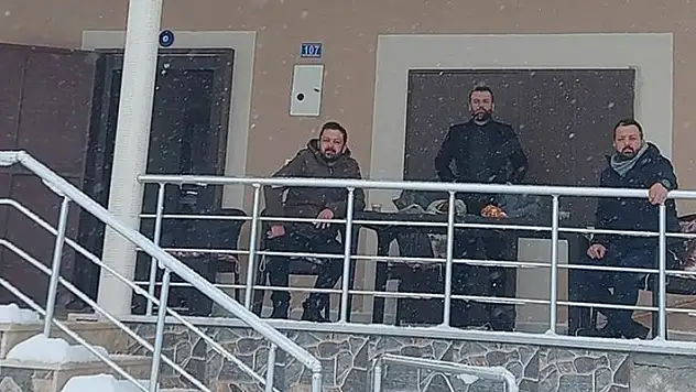 Cenaze için geldiler, kar nedeniyle yayla evinde mahsur kaldılar

