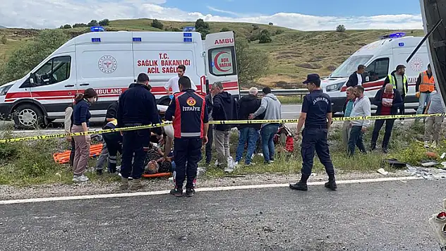 Cenazeden dönen midibüs yan yattı 2 ölü, 27 yaralı