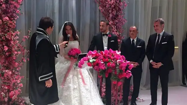 Cenk Tosun dünya evine girdi