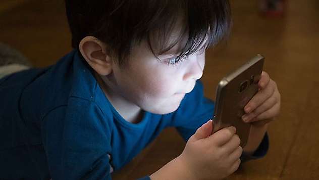 Cep telefonları çocuklar için daha riskli