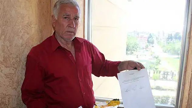 Cep telefonu beklediği paketten parfüm ve seccade çıktı