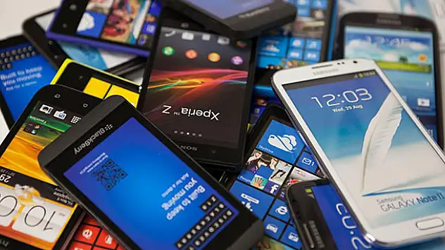 Cep telefonu kullanıcıları dikkat! Hafızayı etkiliyor