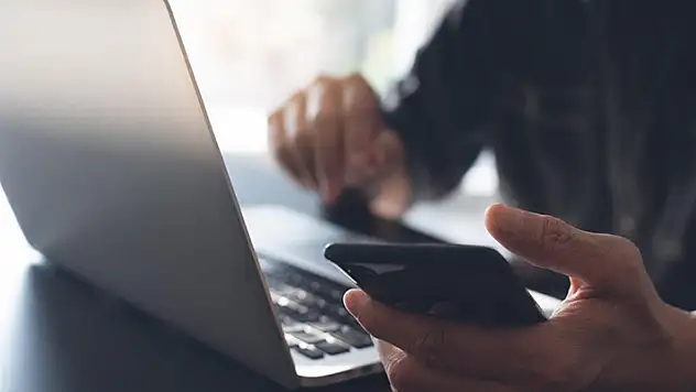 Cep telefonu, tablet ve bilgisayar alımlarında TRT bandrol ücreti arttı! Resmi Gazete'de yayınlandı