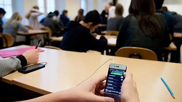 Cep telefonu yasağına destek