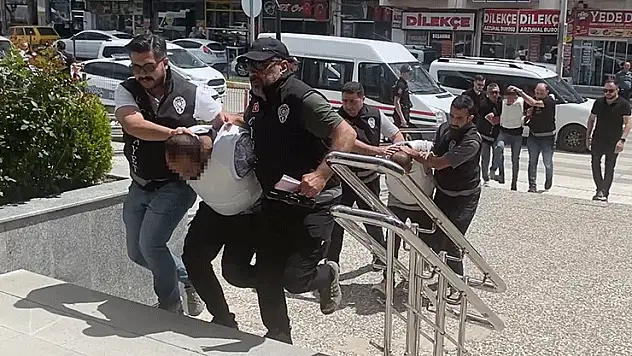 Cesedi gömülü halde bulunan şahsın cinayet zanlıları adliyeye sevk edildi