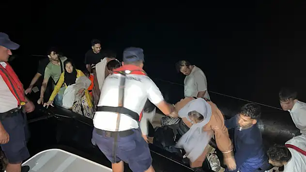 Çeşme açıklarında 59 kaçak göçmen yakalandı
