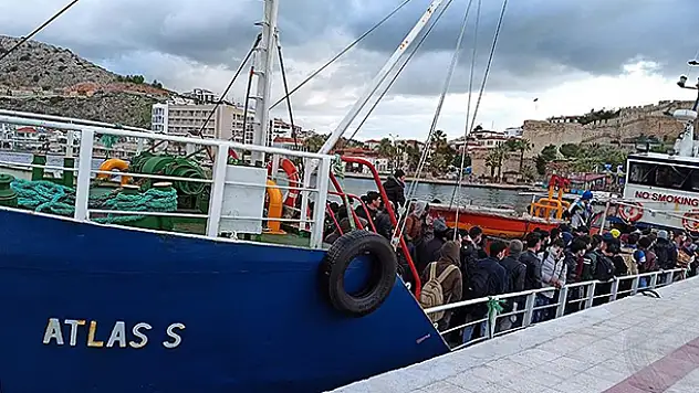 Çeşme açıklarında gemide 187 sığınmacı yakalandı