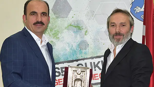 Cevat Olçok üniversite öğrencilerine siyasal iletişimi anlattı