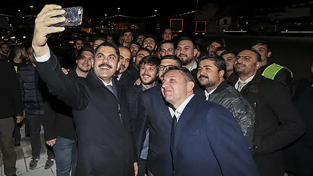 Çevre ve Şehircilik Bakanı Kurum Konya'da gençlerle buluştu