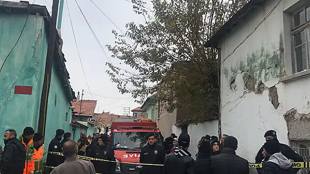 Çevre ve Şehircilik Bakanlığı ekiplerinden Konya'da çöken binaya inceleme