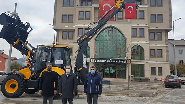 Çevre ve Şehircilik Bakanlığından Derebucak Belediyesine iş makinesi desteği