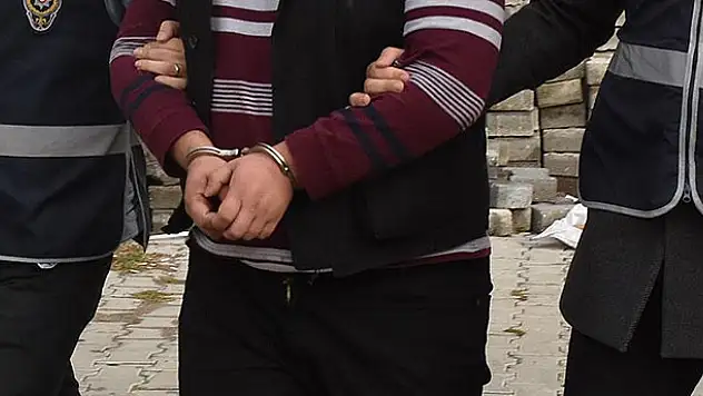 Cezaevinden çıkar çıkmaz aynı kişiyi tekrar gasbetti