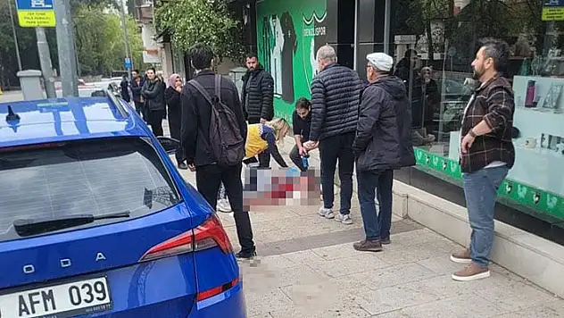 Cezaevinden çıkıp eski karısıyla sevgilisini sokak ortasında bıçakladı: 1 ölü, 1 ağır yaralı