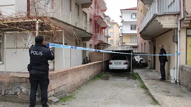 Cezaevinden izinli çıkan eşini eve getirip patronu olan sevgilisine öldürttü