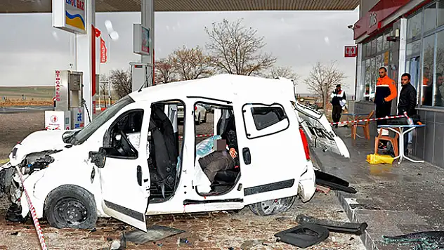 Cezaevinden İzinli Çıkan Mahkumlar Konya'da Kaza Yaptı : 1 Ölü, 2 Yaralı