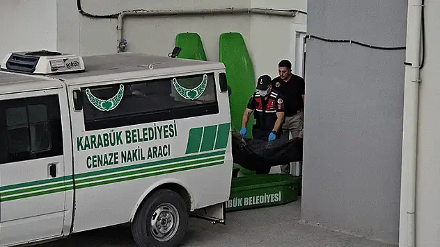 Cezaevinden izinli çıkıp, eşinin evini ateşe verdi
