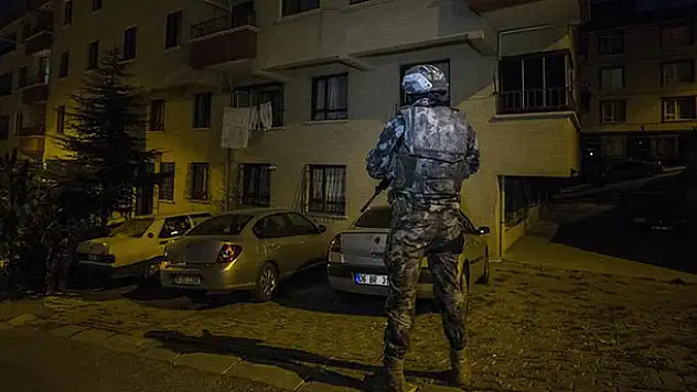 Cezaevine giren kocasının yerine çetenin başına geçti